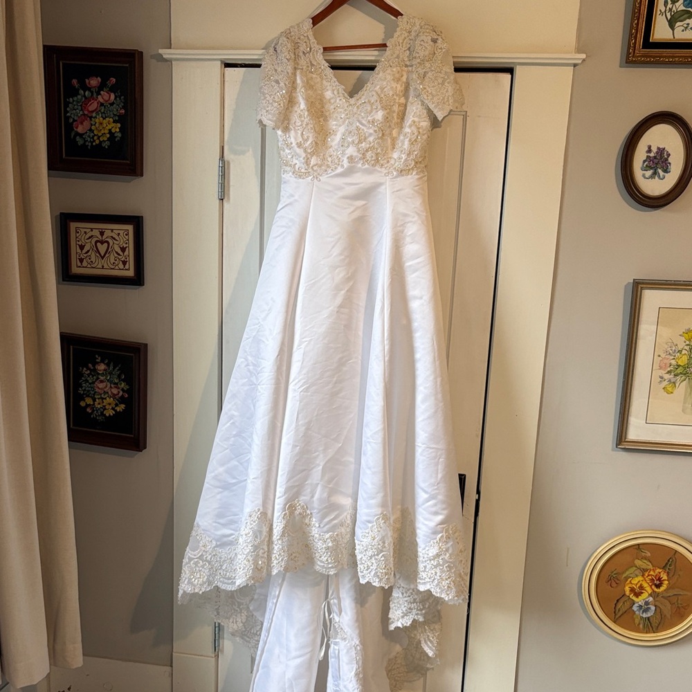 Santa Monica Elegant White Lace Wedding‎ Dress
